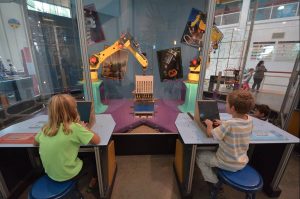 Kids using robotics in an ASTC participating kids museums