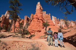 A family cleans up litter in Bryce Canyon National Park